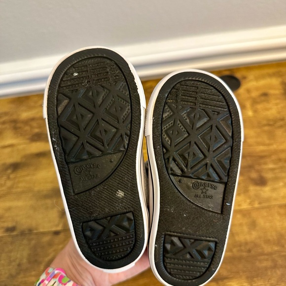 Converse gray/silver size 7 toddler - Picture 6 of 7